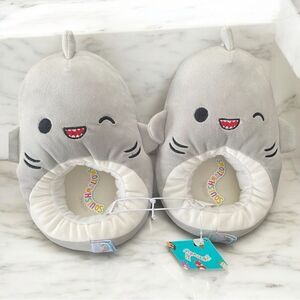 Squishmallows kids slippers. NWT. Size 2/3.